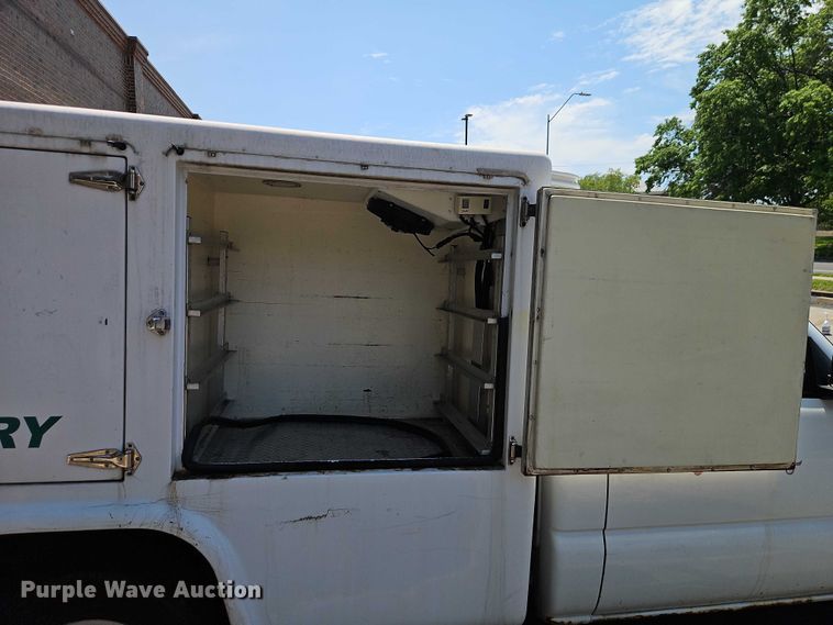 image for item EO7351 2003 Chevrolet Silverado 1500 catering bed pickup truck