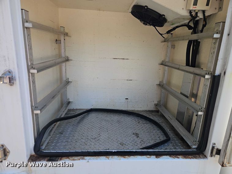 image for item EO7351 2003 Chevrolet Silverado 1500 catering bed pickup truck