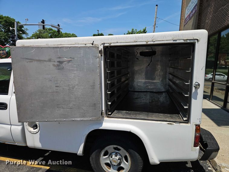 image for item EO7351 2003 Chevrolet Silverado 1500 catering bed pickup truck