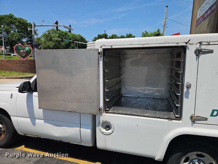 image for item EO7351 2003 Chevrolet Silverado 1500 catering bed pickup truck