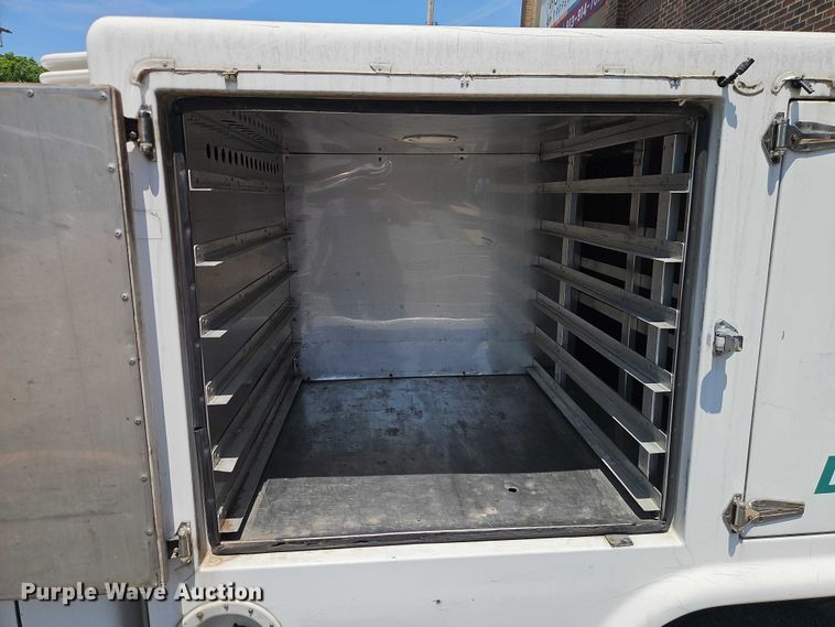 image for item EO7351 2003 Chevrolet Silverado 1500 catering bed pickup truck