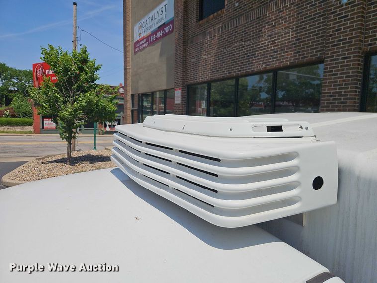 image for item EO7351 2003 Chevrolet Silverado 1500 catering bed pickup truck