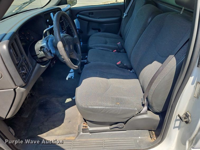 image for item EO7351 2003 Chevrolet Silverado 1500 catering bed pickup truck