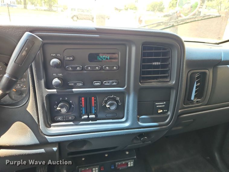 image for item EO7351 2003 Chevrolet Silverado 1500 catering bed pickup truck