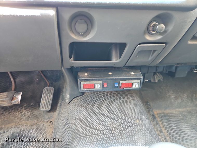 image for item EO7351 2003 Chevrolet Silverado 1500 catering bed pickup truck