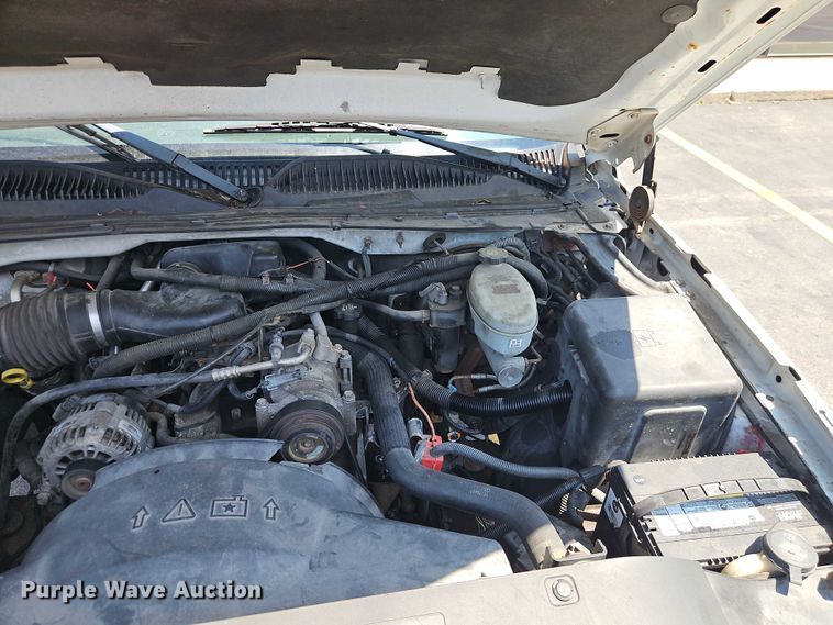 image for item EO7351 2003 Chevrolet Silverado 1500 catering bed pickup truck