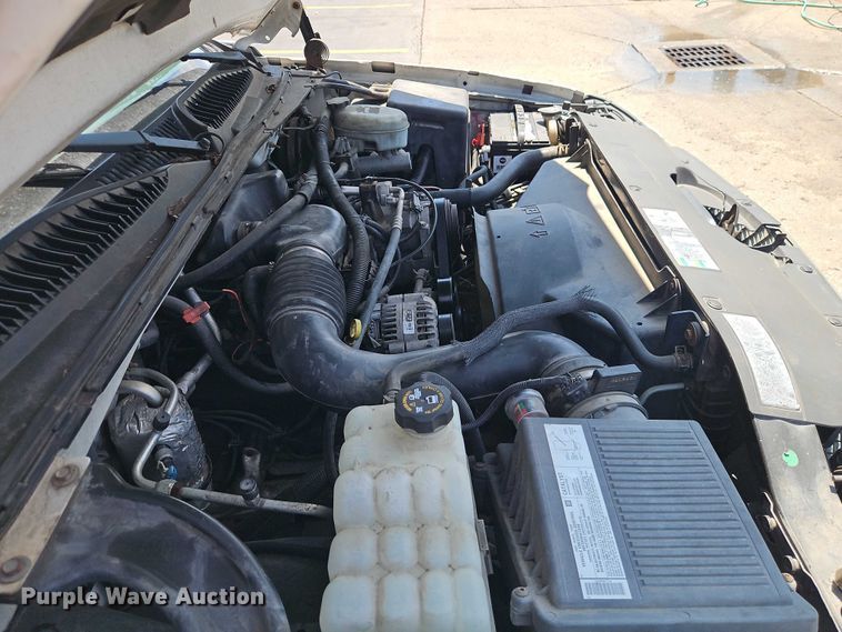 image for item EO7351 2003 Chevrolet Silverado 1500 catering bed pickup truck