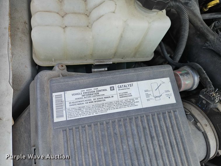 image for item EO7351 2003 Chevrolet Silverado 1500 catering bed pickup truck