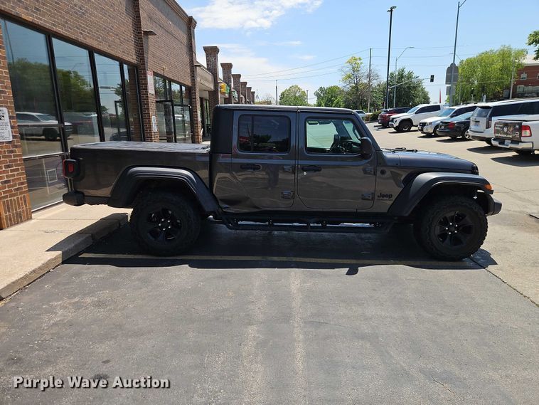 image for item EO7352 2020 Jeep Gladiator Crew Cab pickup truck