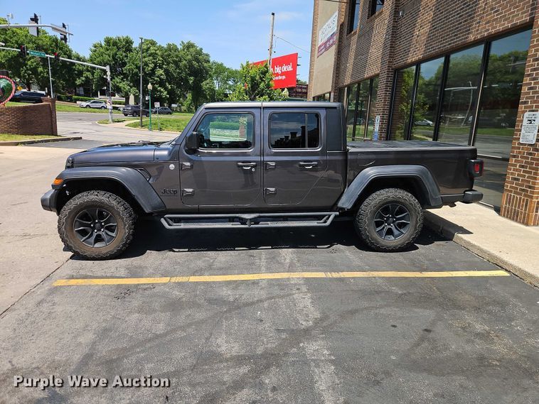 image for item EO7352 2020 Jeep Gladiator Crew Cab pickup truck