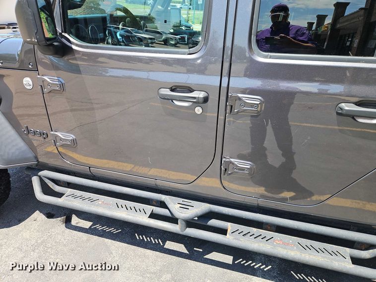 image for item EO7352 2020 Jeep Gladiator Crew Cab pickup truck