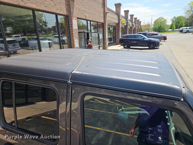 image for item EO7352 2020 Jeep Gladiator Crew Cab pickup truck