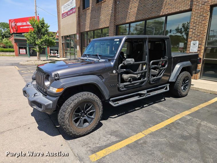 image for item EO7352 2020 Jeep Gladiator Crew Cab pickup truck