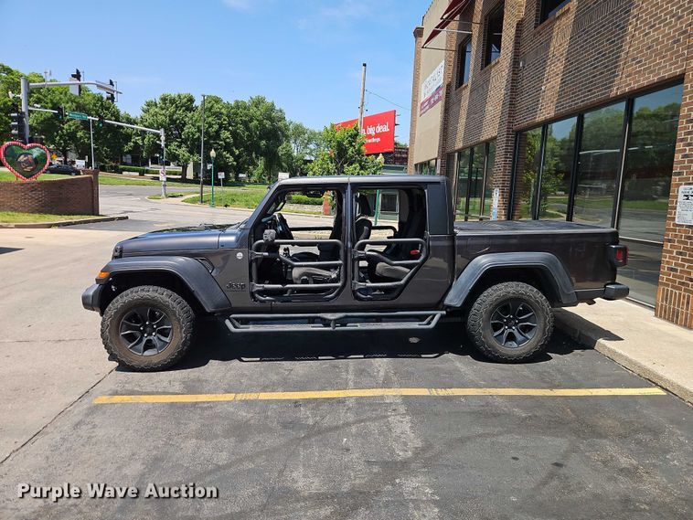 image for item EO7352 2020 Jeep Gladiator Crew Cab pickup truck