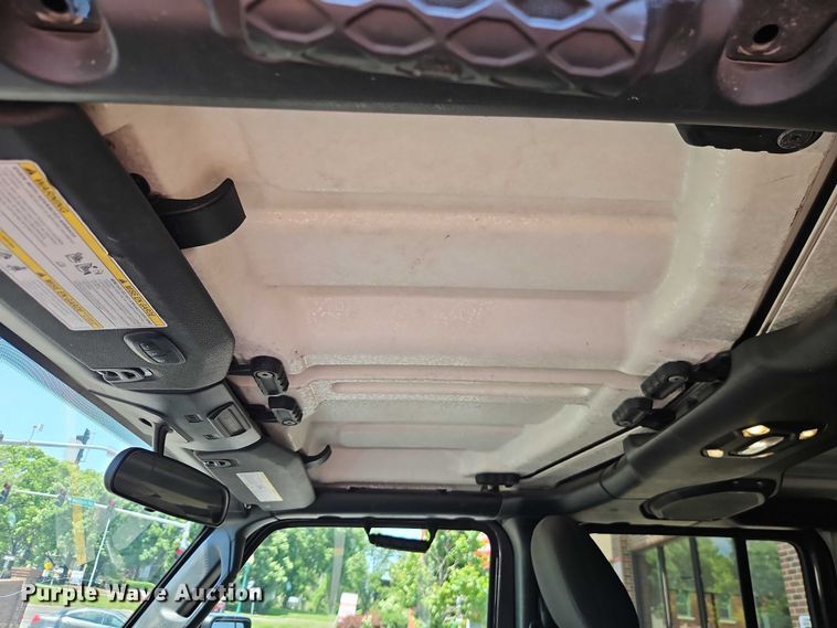 image for item EO7352 2020 Jeep Gladiator Crew Cab pickup truck