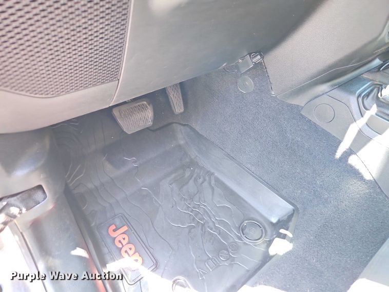image for item EO7352 2020 Jeep Gladiator Crew Cab pickup truck