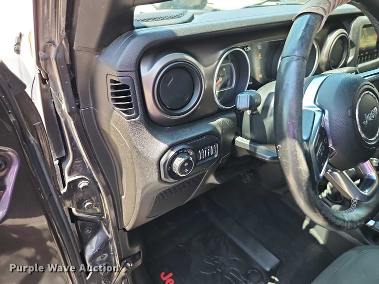 image for item EO7352 2020 Jeep Gladiator Crew Cab pickup truck