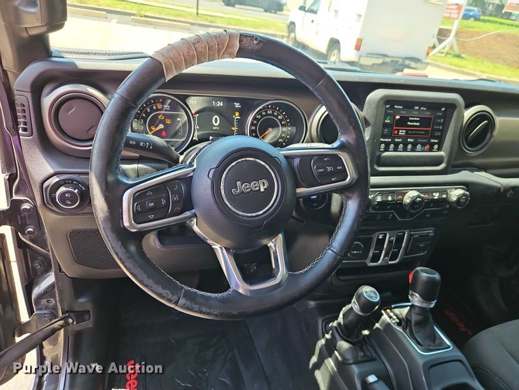 image for item EO7352 2020 Jeep Gladiator Crew Cab pickup truck