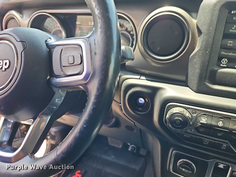 image for item EO7352 2020 Jeep Gladiator Crew Cab pickup truck