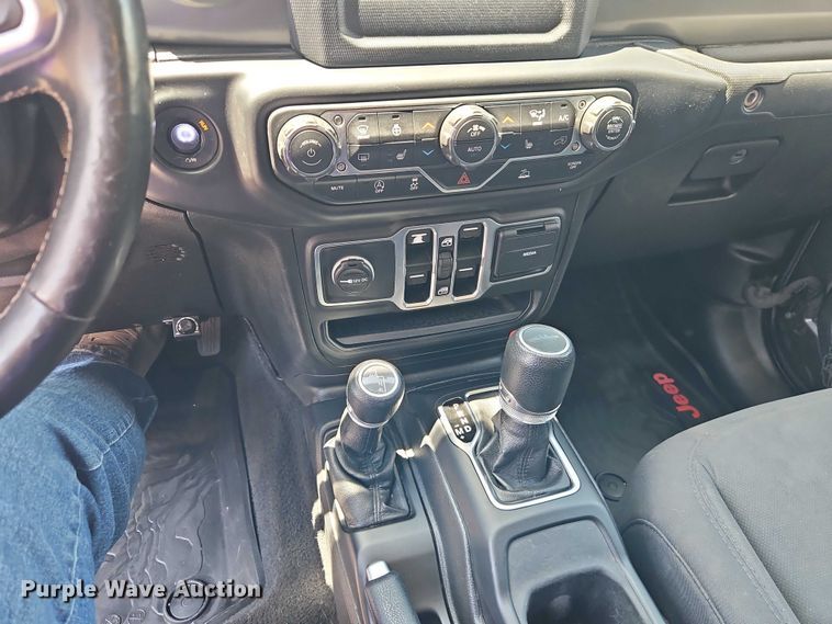 image for item EO7352 2020 Jeep Gladiator Crew Cab pickup truck