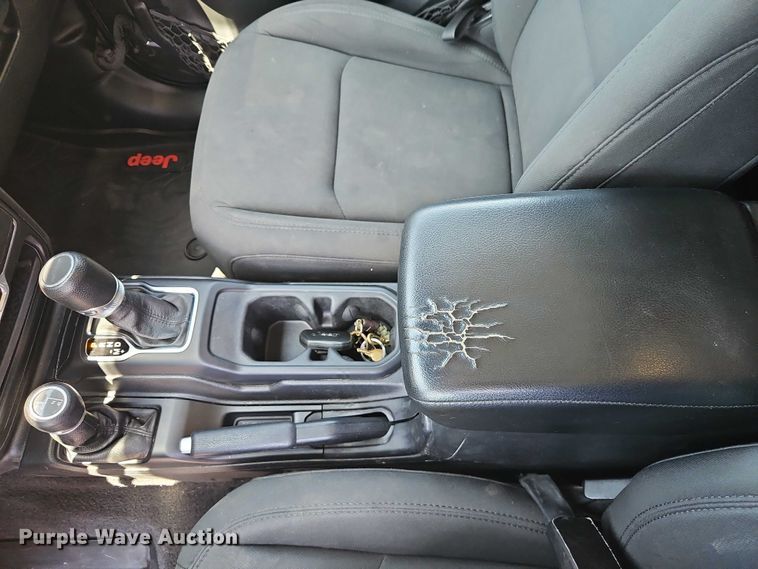 image for item EO7352 2020 Jeep Gladiator Crew Cab pickup truck