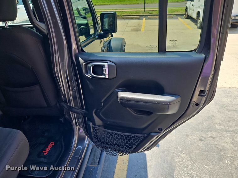 image for item EO7352 2020 Jeep Gladiator Crew Cab pickup truck