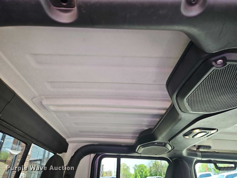 image for item EO7352 2020 Jeep Gladiator Crew Cab pickup truck