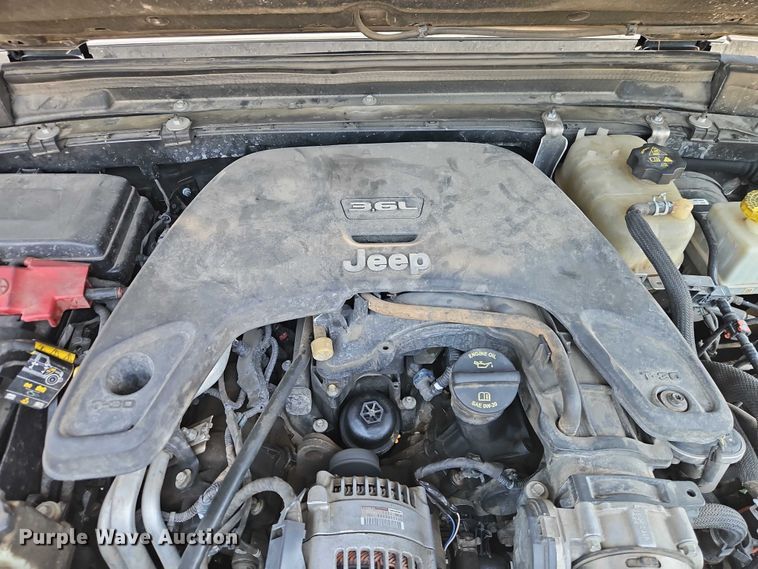 image for item EO7352 2020 Jeep Gladiator Crew Cab pickup truck
