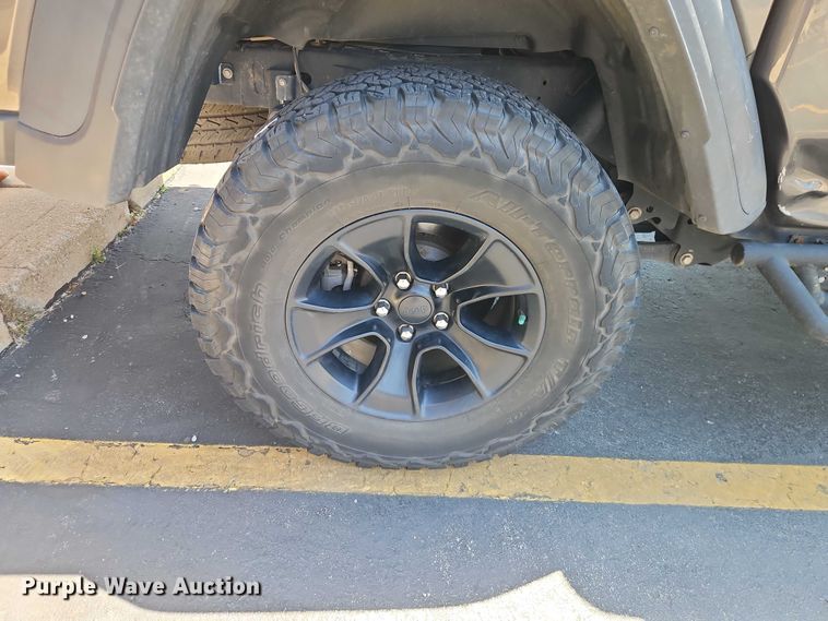 image for item EO7352 2020 Jeep Gladiator Crew Cab pickup truck