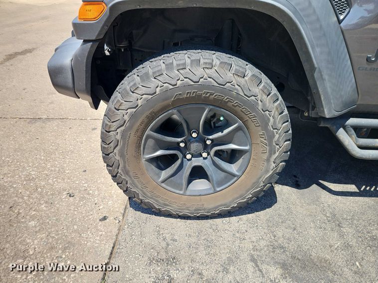 image for item EO7352 2020 Jeep Gladiator Crew Cab pickup truck