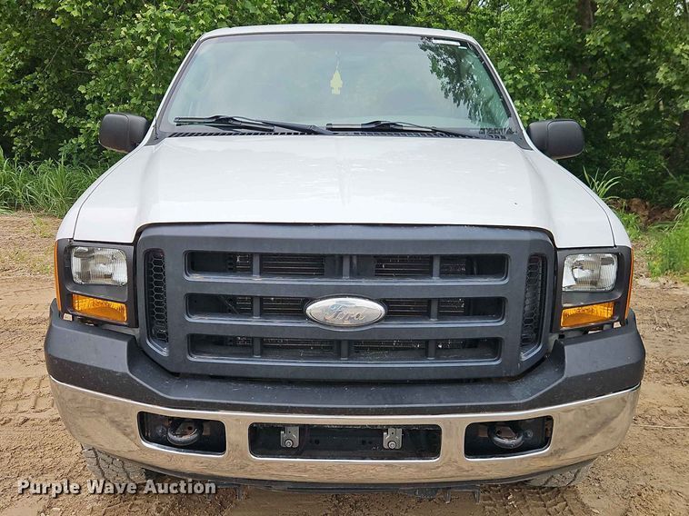 image for item EO7388 2006 Ford F250 Super Duty XL pickup truck cab and chassis