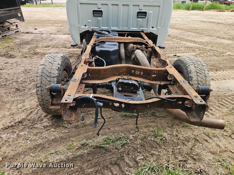 image for item EO7388 2006 Ford F250 Super Duty XL pickup truck cab and chassis
