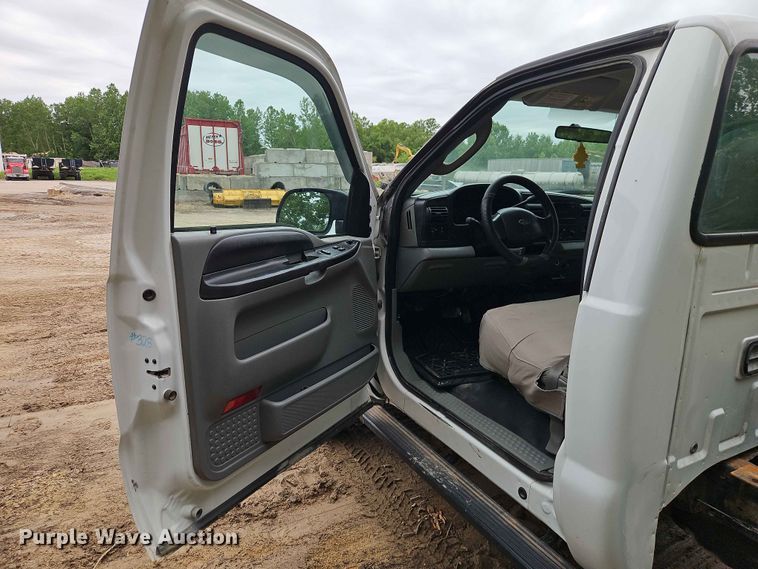 image for item EO7388 2006 Ford F250 Super Duty XL pickup truck cab and chassis