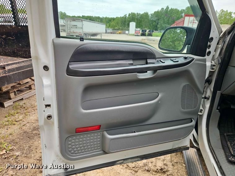 image for item EO7388 2006 Ford F250 Super Duty XL pickup truck cab and chassis