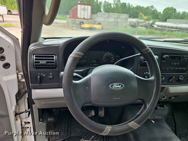 image for item EO7388 2006 Ford F250 Super Duty XL pickup truck cab and chassis