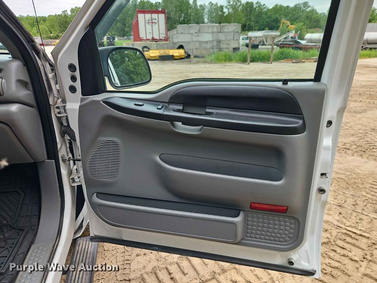 image for item EO7388 2006 Ford F250 Super Duty XL pickup truck cab and chassis