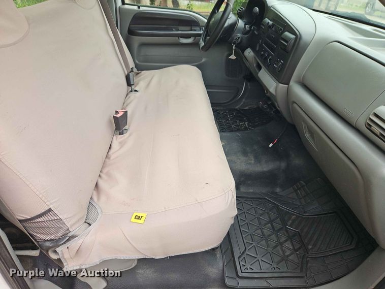 image for item EO7388 2006 Ford F250 Super Duty XL pickup truck cab and chassis