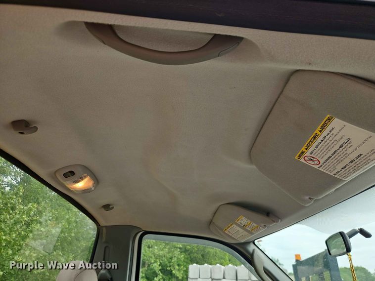 image for item EO7388 2006 Ford F250 Super Duty XL pickup truck cab and chassis