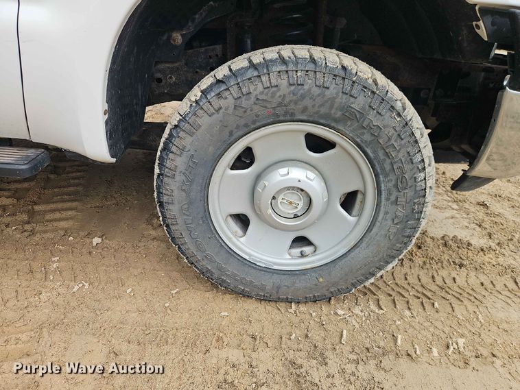 image for item EO7388 2006 Ford F250 Super Duty XL pickup truck cab and chassis