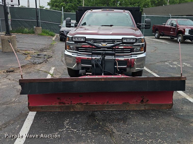 image for item EO7410 2016 Chevrolet Silverado 3500HD flatbed pickup truck