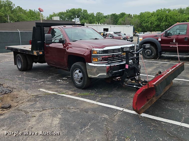 image for item EO7410 2016 Chevrolet Silverado 3500HD flatbed pickup truck