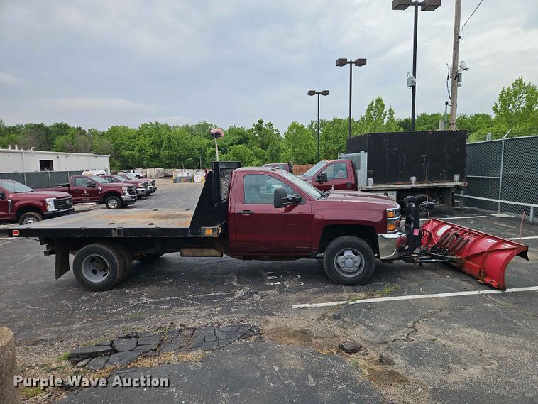 image for item EO7410 2016 Chevrolet Silverado 3500HD flatbed pickup truck