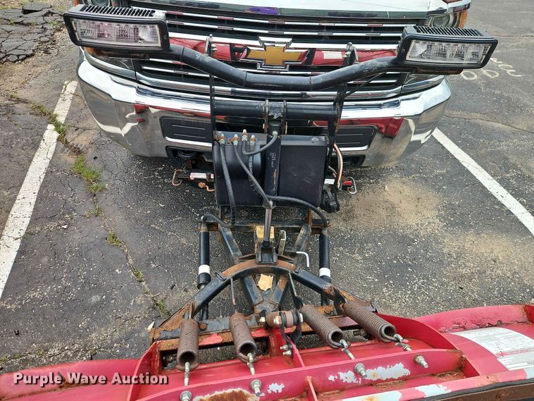 image for item EO7410 2016 Chevrolet Silverado 3500HD flatbed pickup truck