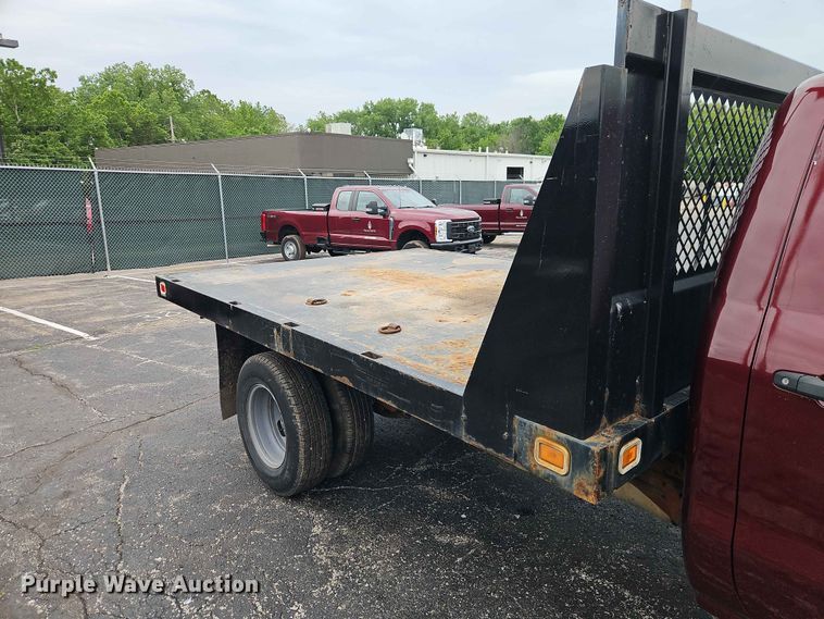 image for item EO7410 2016 Chevrolet Silverado 3500HD flatbed pickup truck