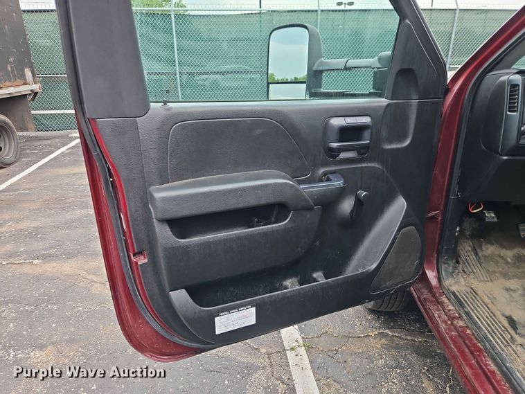 image for item EO7410 2016 Chevrolet Silverado 3500HD flatbed pickup truck