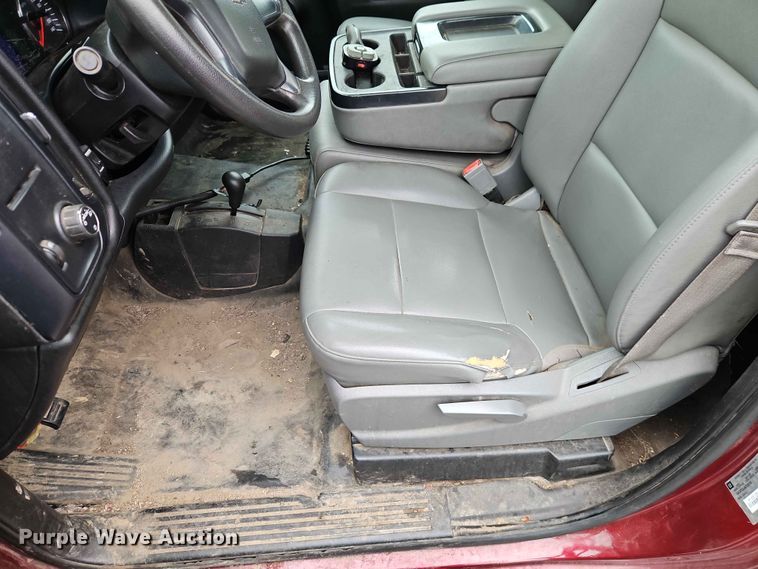 image for item EO7410 2016 Chevrolet Silverado 3500HD flatbed pickup truck