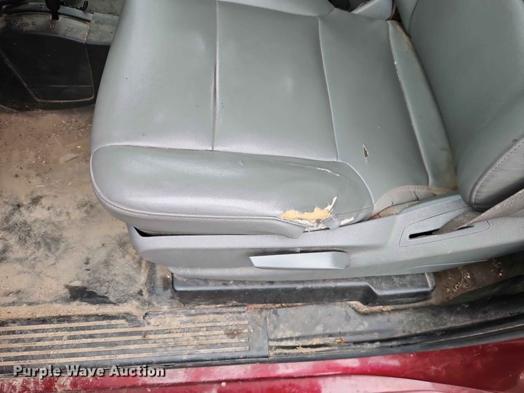 image for item EO7410 2016 Chevrolet Silverado 3500HD flatbed pickup truck