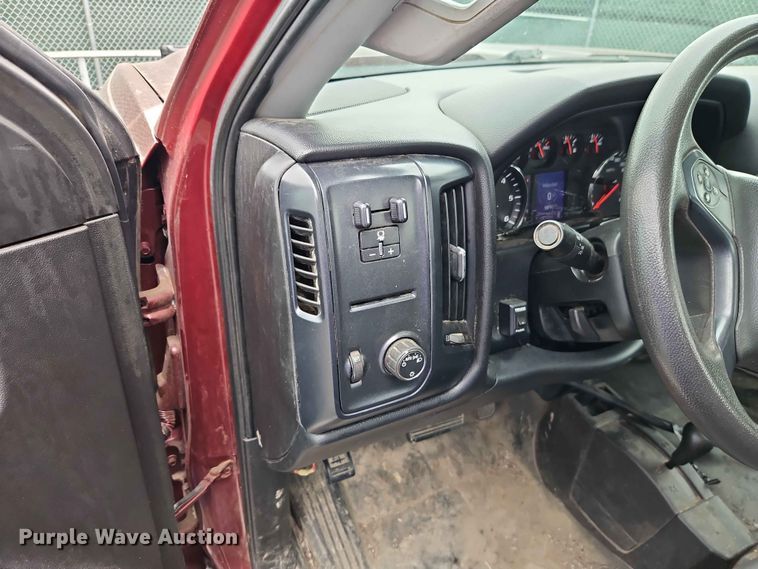 image for item EO7410 2016 Chevrolet Silverado 3500HD flatbed pickup truck