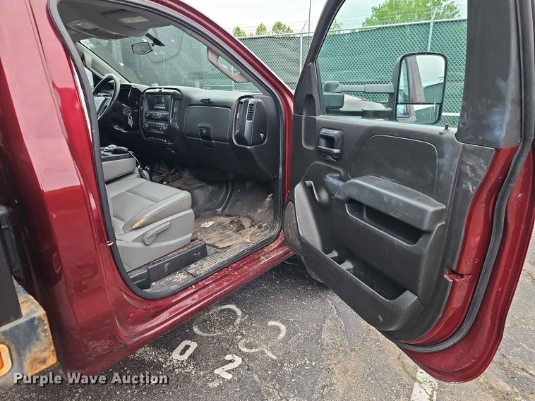 image for item EO7410 2016 Chevrolet Silverado 3500HD flatbed pickup truck