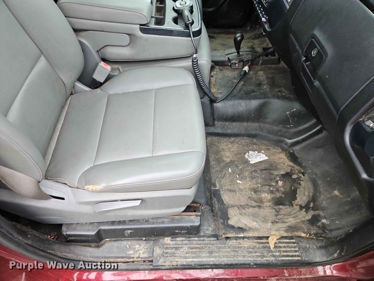 image for item EO7410 2016 Chevrolet Silverado 3500HD flatbed pickup truck